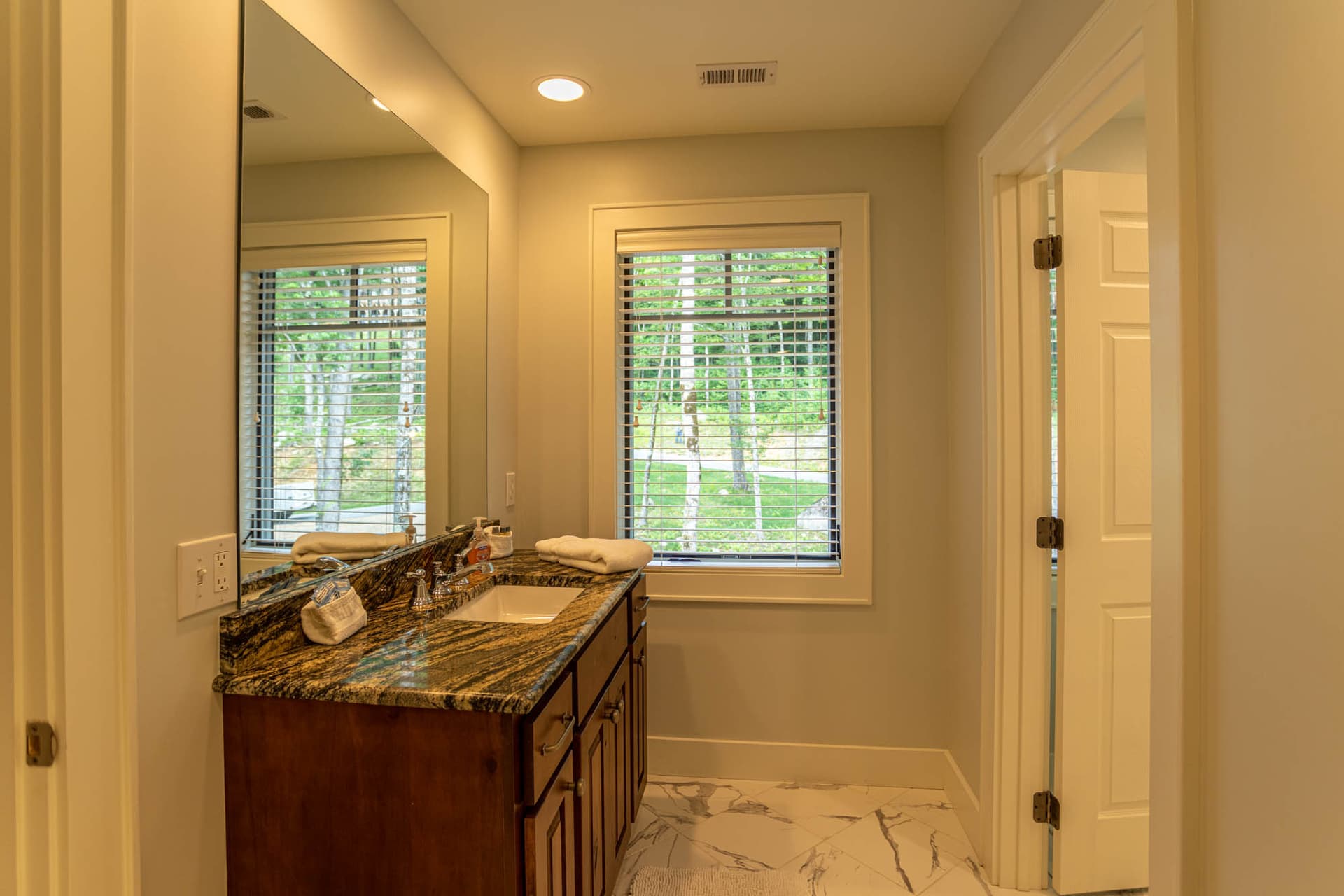 Longview House - Image 20