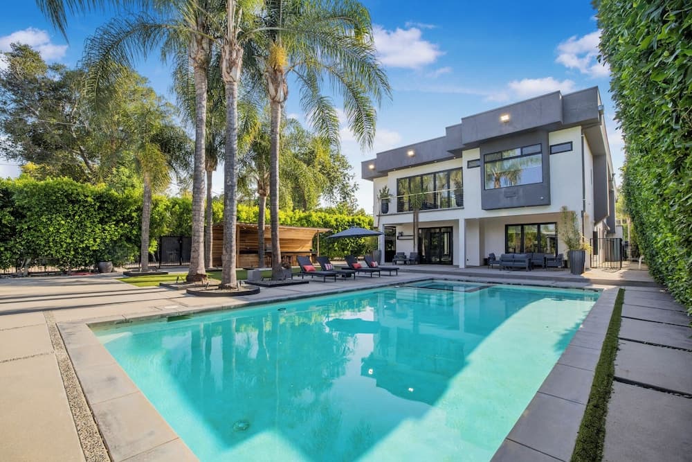 Louise Modern - Image 2