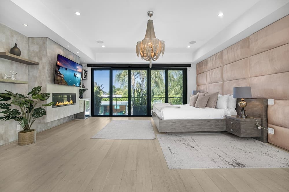 Louise Modern - Image 3