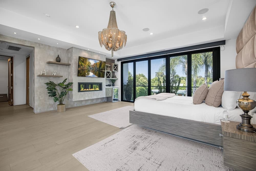 Louise Modern - Image 11