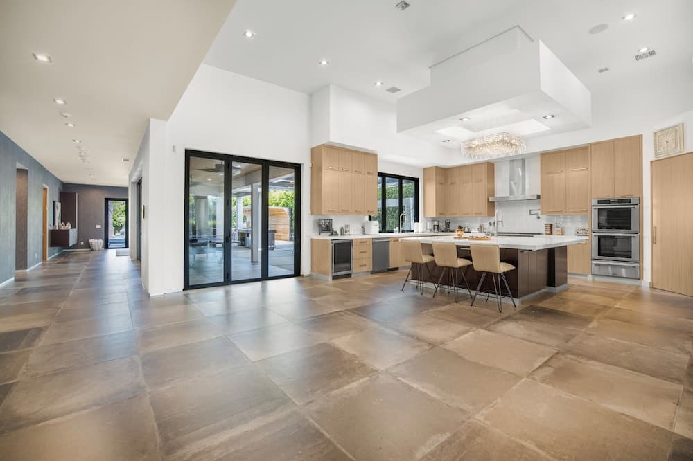 Louise Modern - Image 5