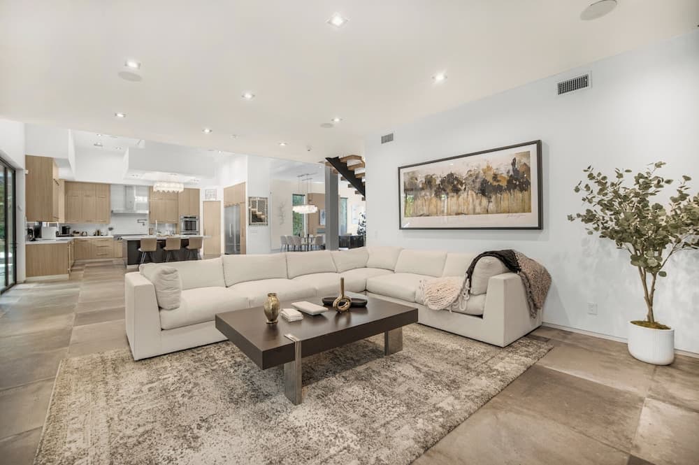 Louise Modern - Image 16