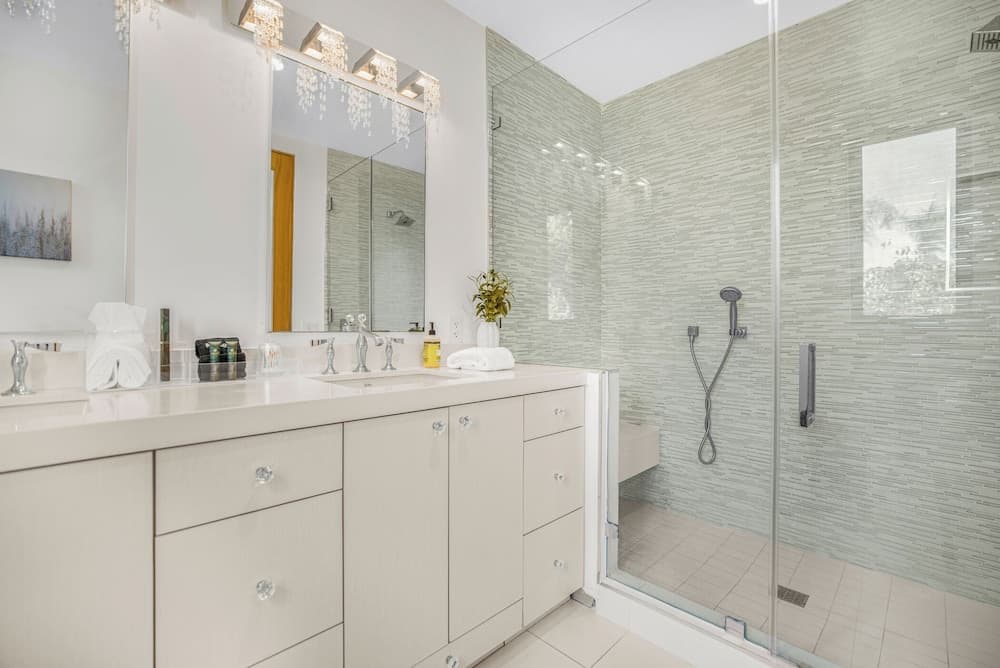 Louise Modern - Image 24