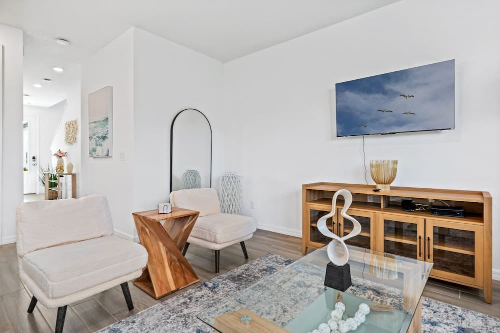 Lovely Townhome - Image 2