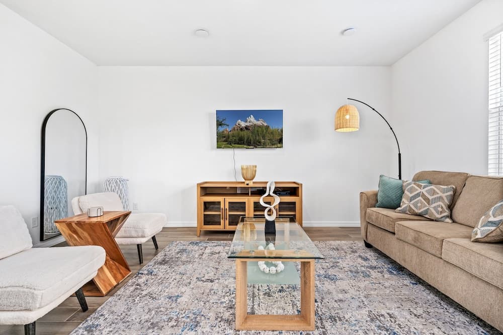 Lovely Townhome - Image 4