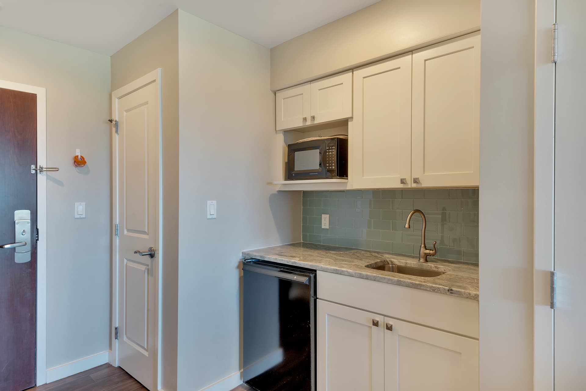 Luau I #7202/7204 - Image 25