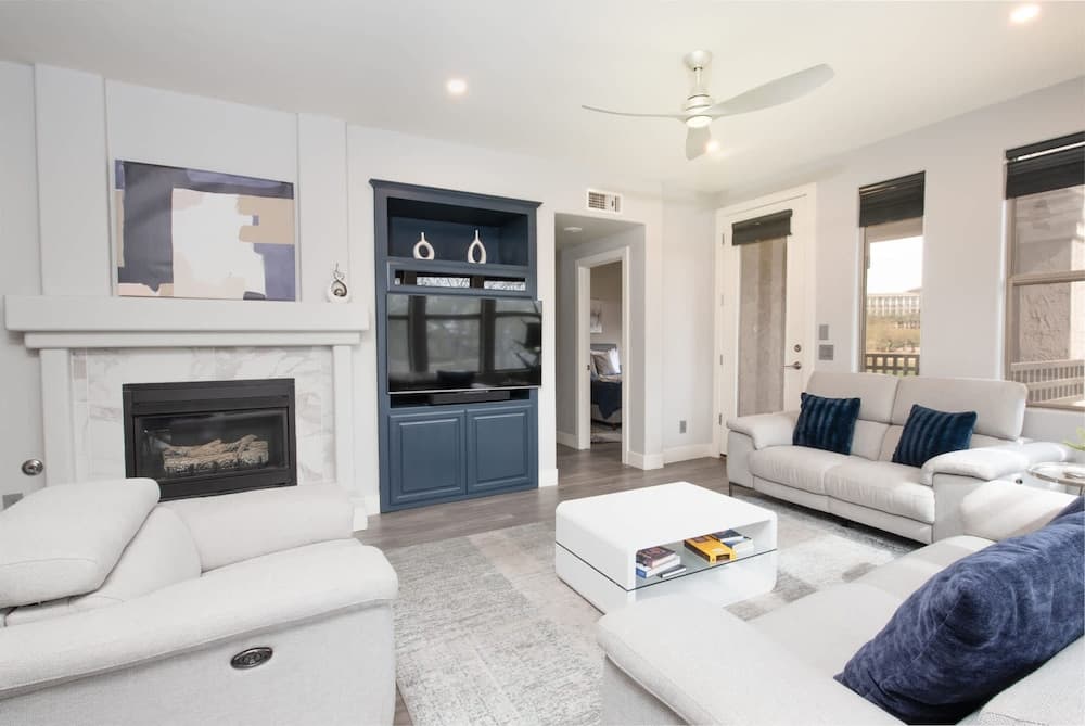 Lux Scottsdale Condo #2095 - Image 2