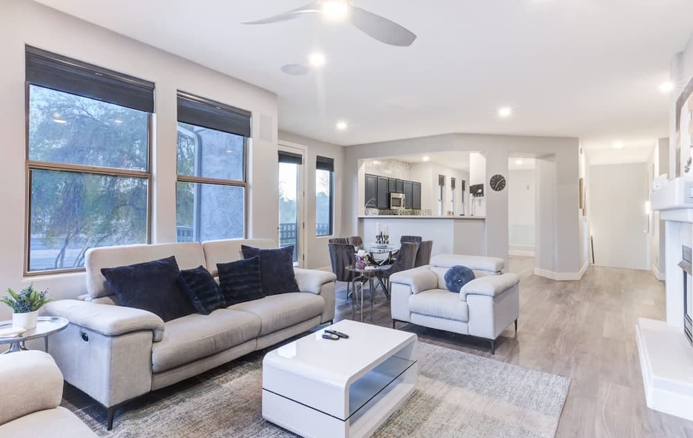 Lux Scottsdale Condo #2095 - Image 3