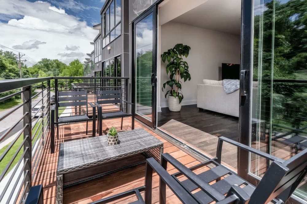 Ninth Avenue Modern Retreat - Image 2