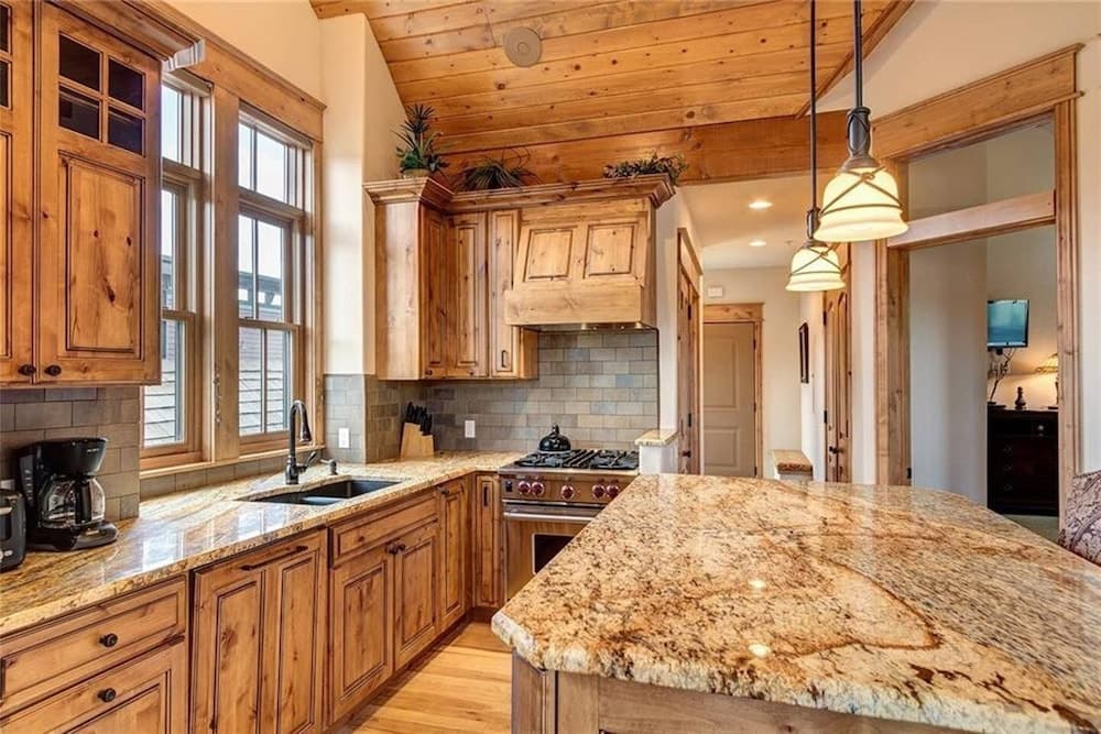 Luxe Alpine Loft - Image 4