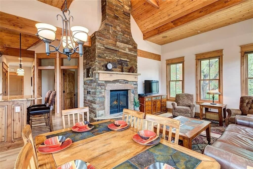 Luxe Alpine Loft - Image 5