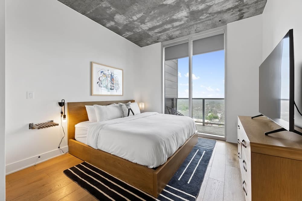 Luxe Condo in Downtown Austin - Image 4