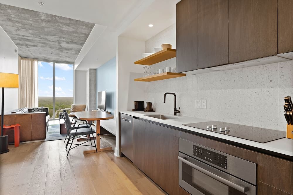 Luxe Condo in Downtown Austin - Image 11