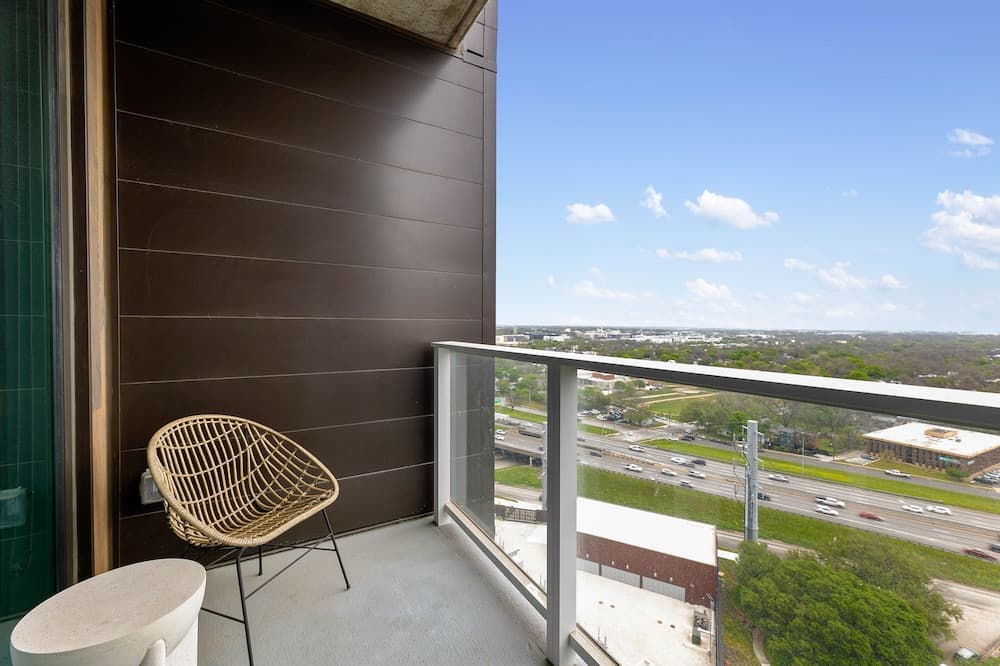 Luxe Condo in Downtown Austin - Image 2