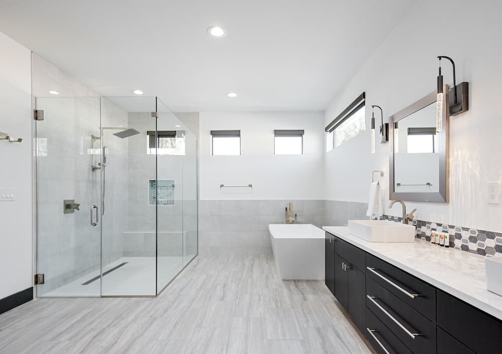 Modern Mansion - Image 20