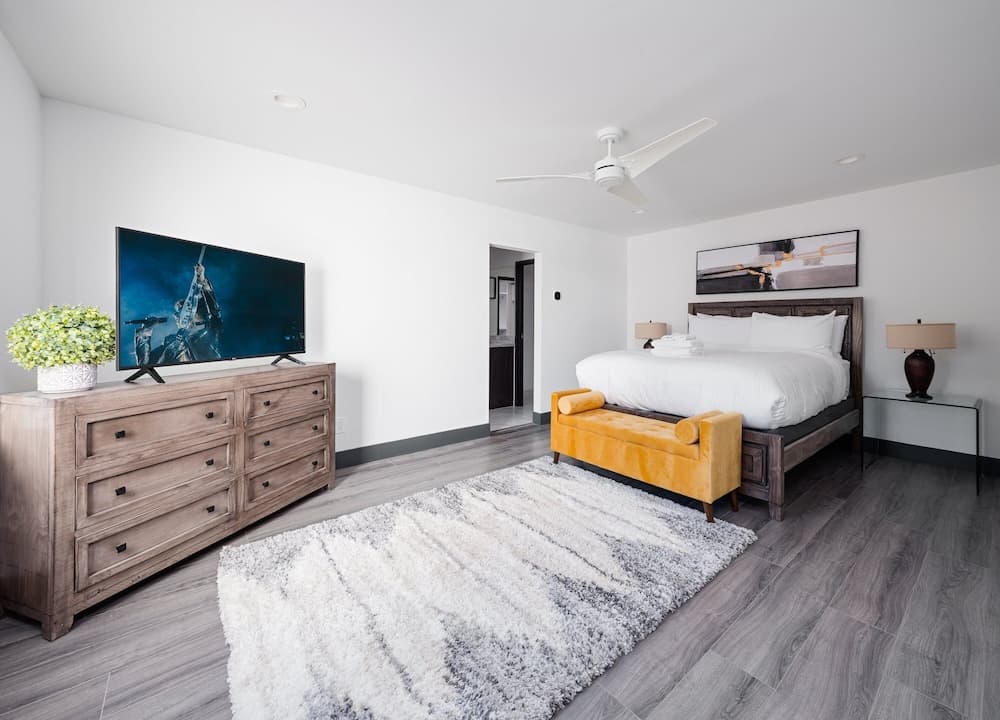 Modern Mansion - Image 32