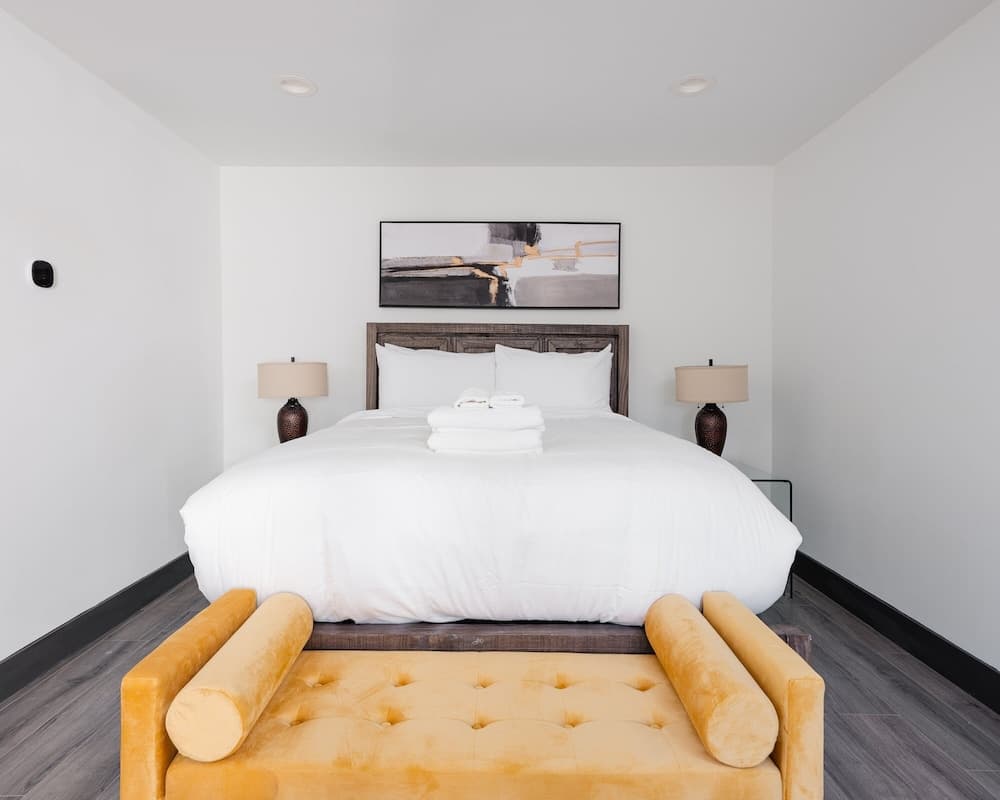 Modern Mansion - Image 33