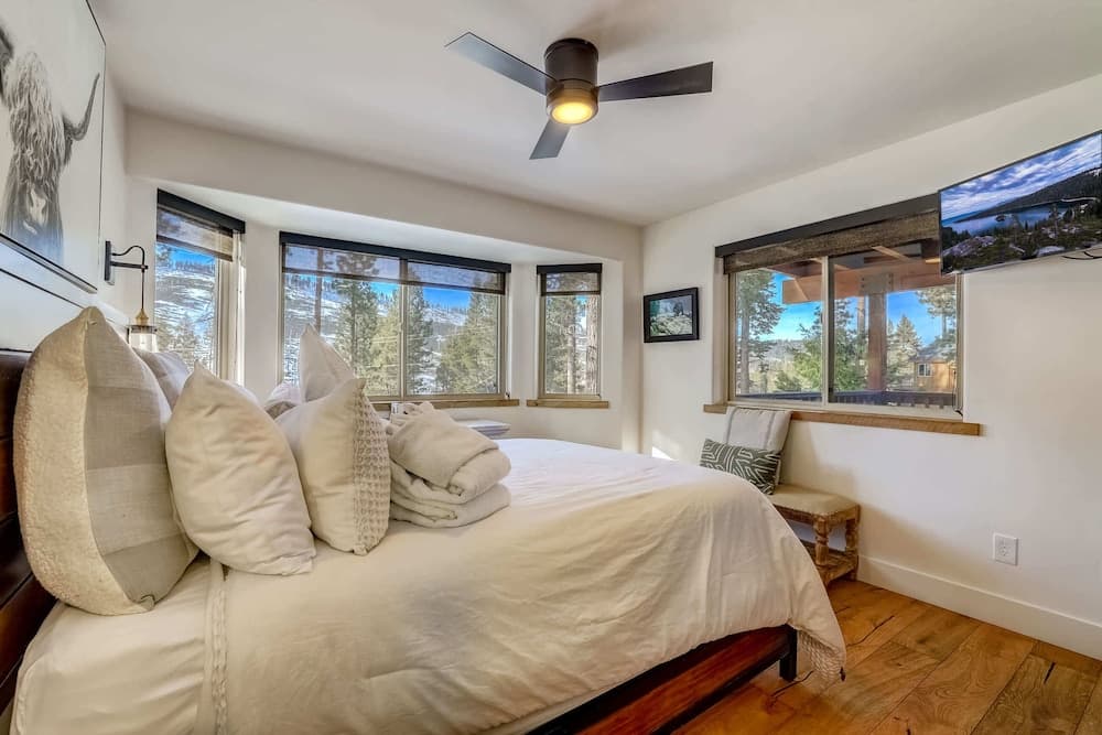 Luxe Mountain Chalet - Image 18