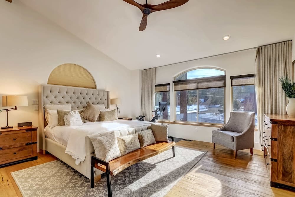 Luxe Mountain Chalet - Image 4