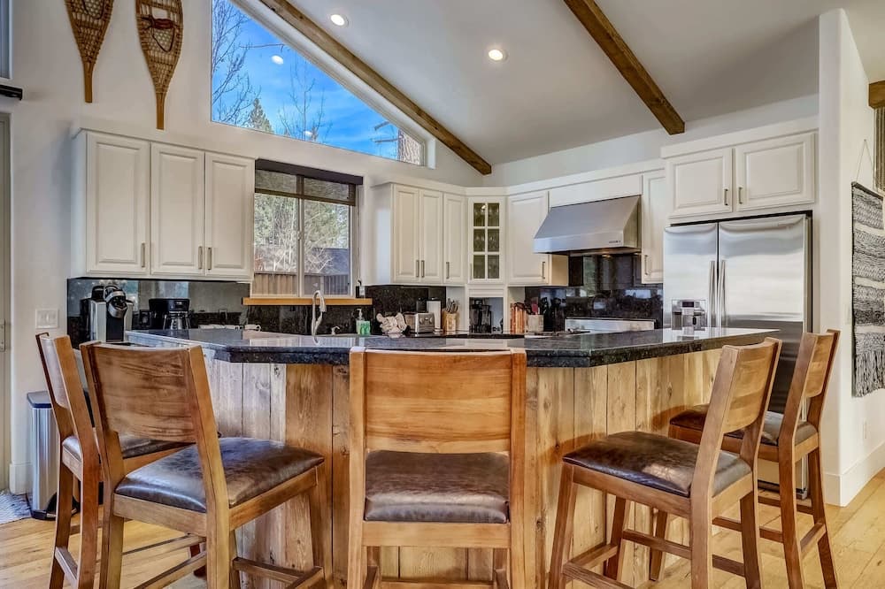 Luxe Mountain Chalet - Image 5