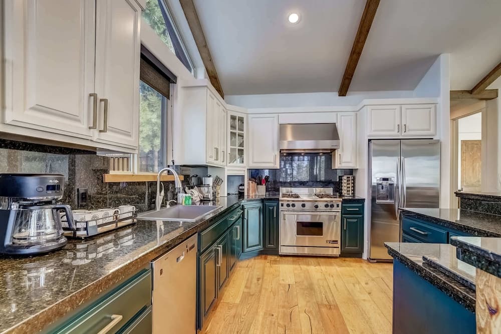 Luxe Mountain Chalet - Image 15