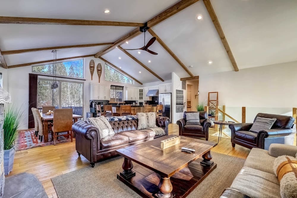 Luxe Mountain Chalet - Image 2