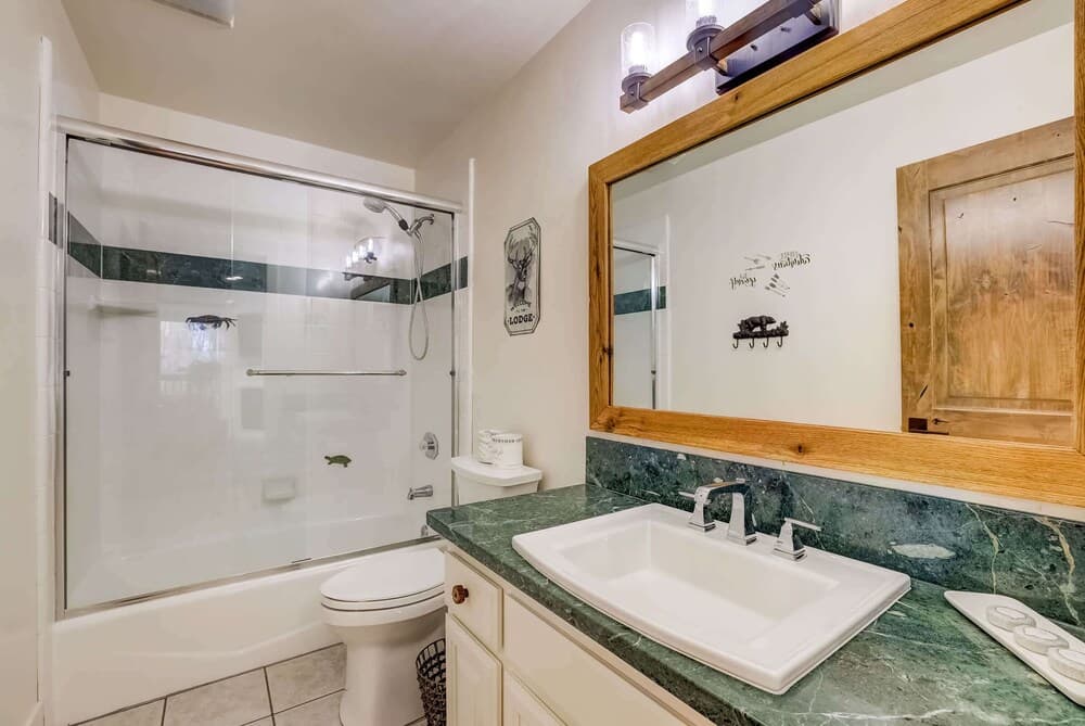 Luxe Mountain Chalet - Image 28