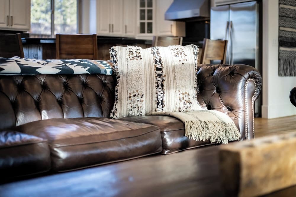 Luxe Mountain Chalet - Image 7