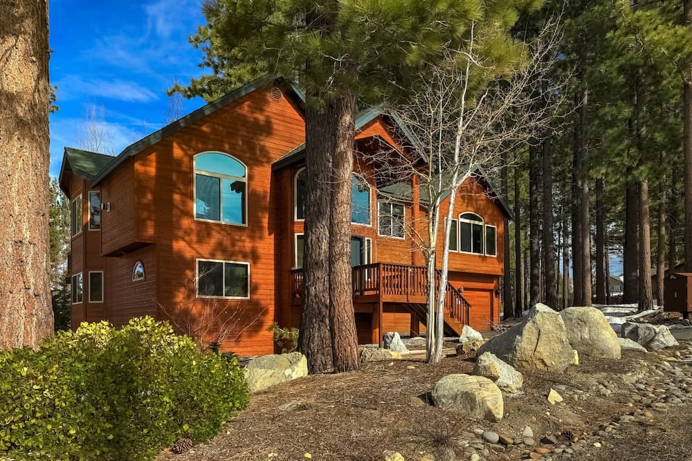 Luxe Mountain Chalet - Image 39