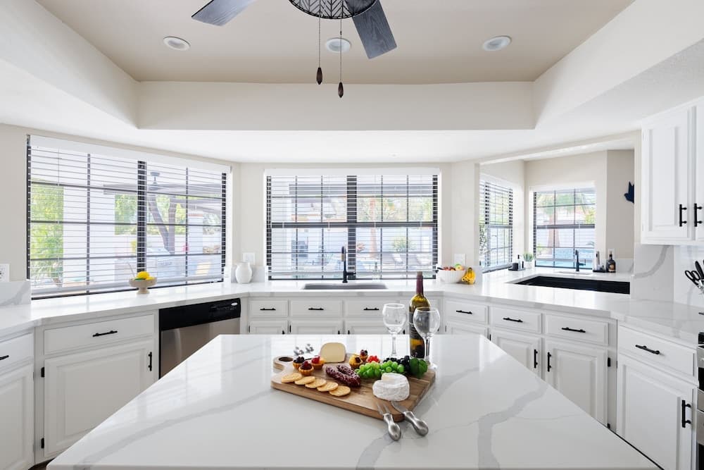 Paradise Palace - Image 4