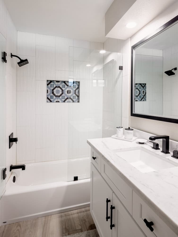 Paradise Palace - Image 17