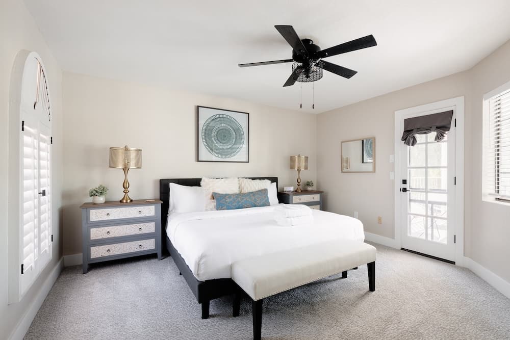 Paradise Palace - Image 18