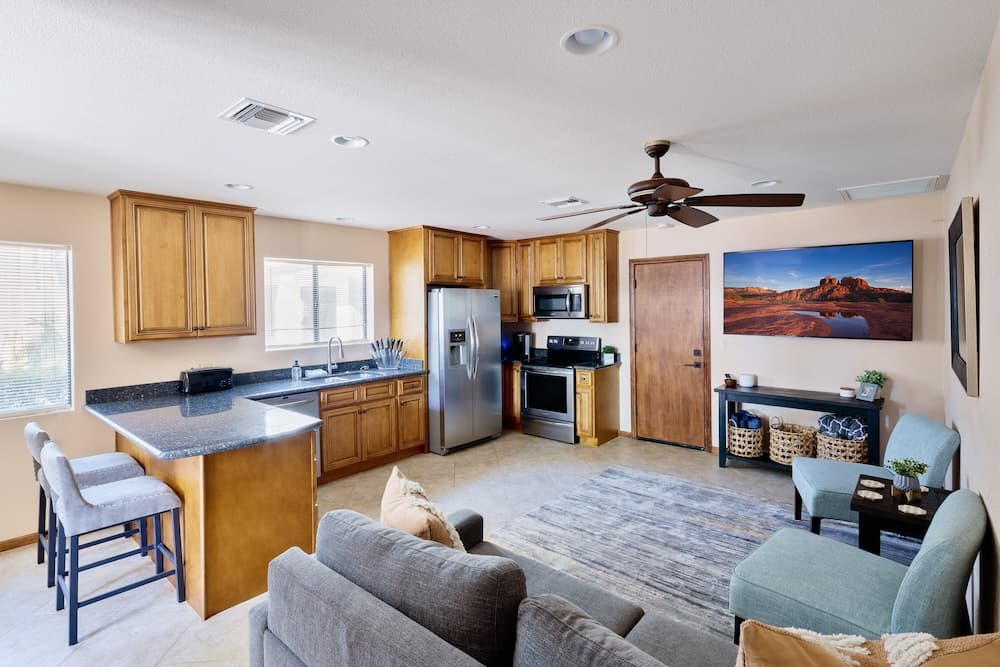 Paradise Palace - Image 28