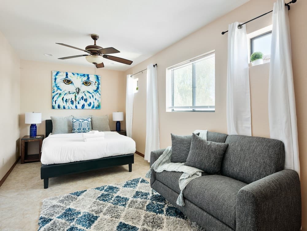 Paradise Palace - Image 30