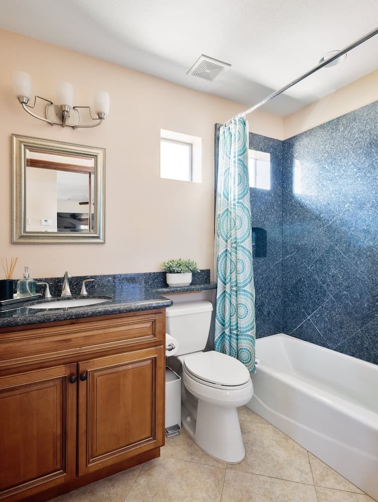 Paradise Palace - Image 32