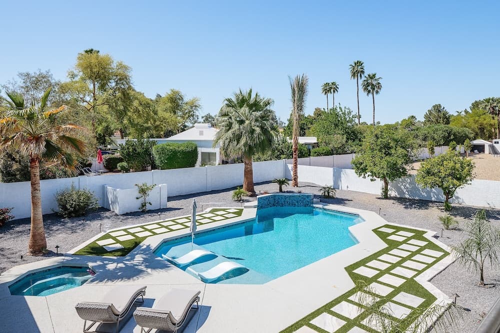 Paradise Palace - Image 2