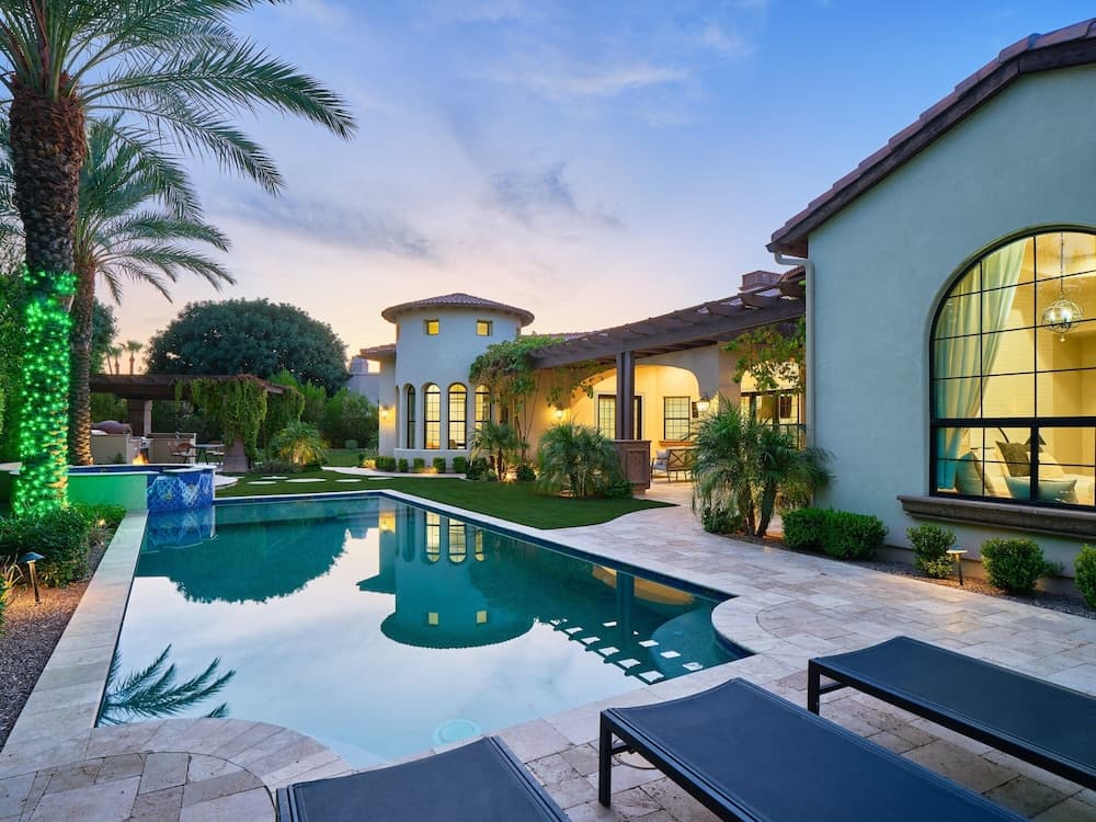 Poolside Paradise - Image 32