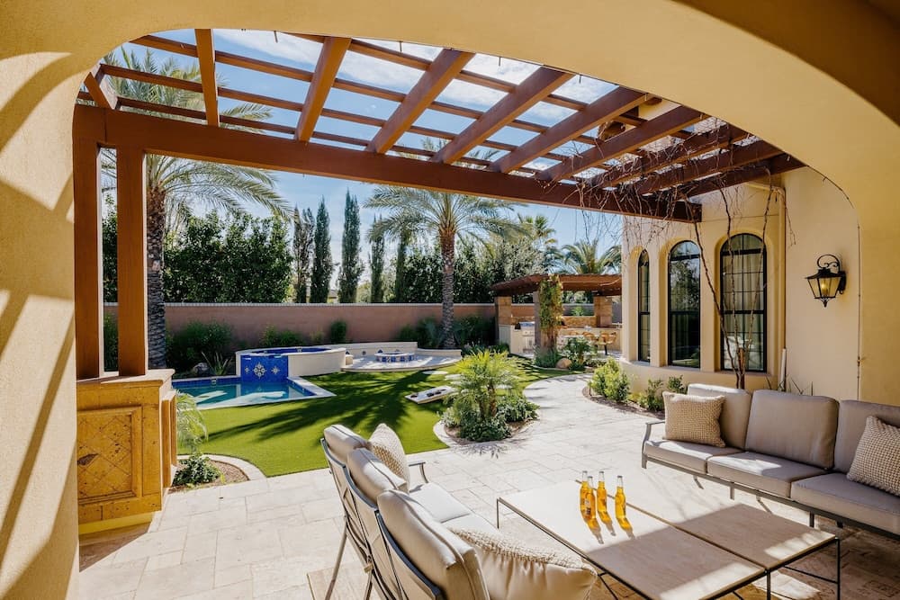 Poolside Paradise - Image 29