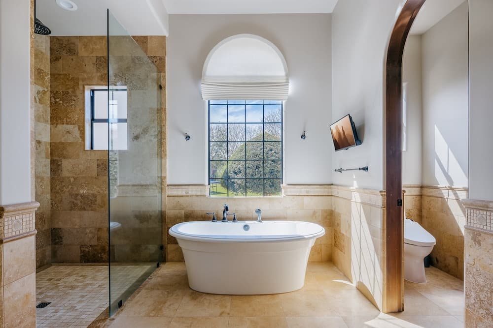 Poolside Paradise - Image 12