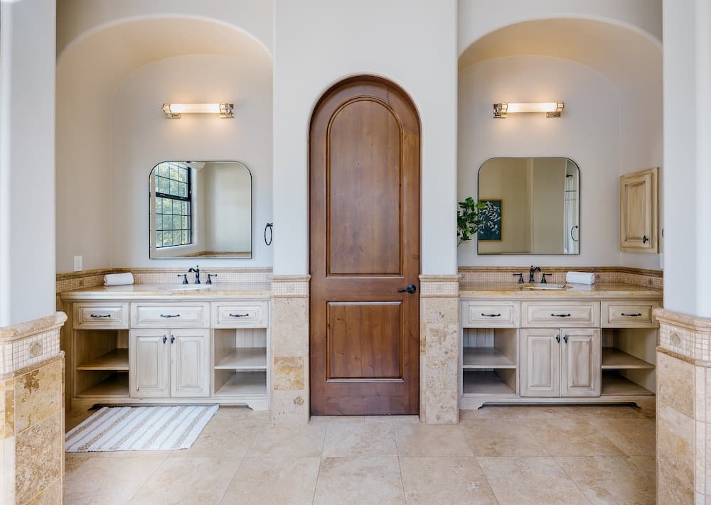 Poolside Paradise - Image 15