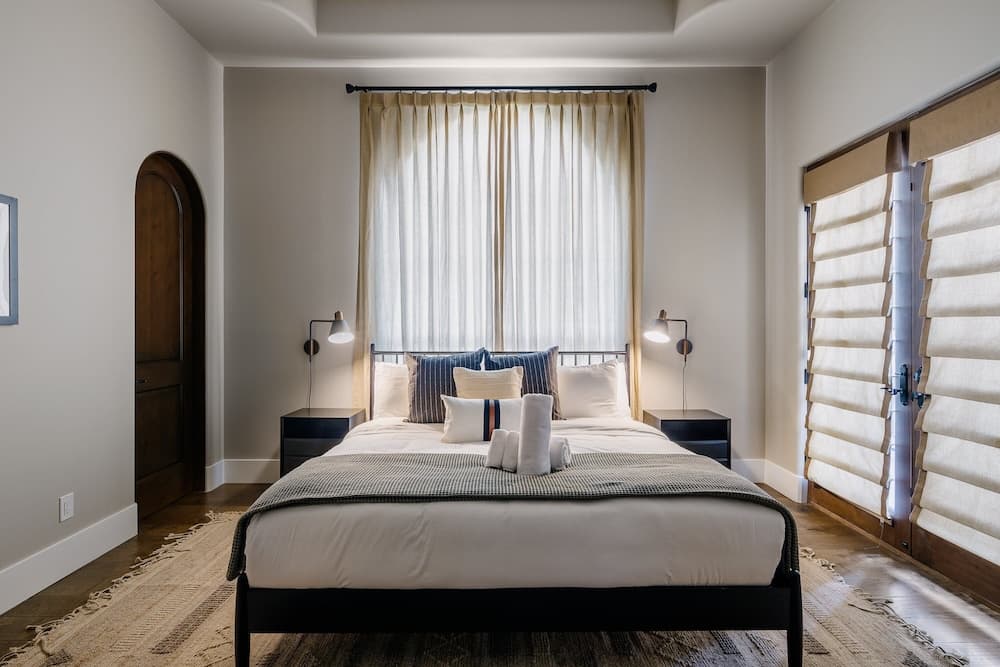 Poolside Paradise - Image 17