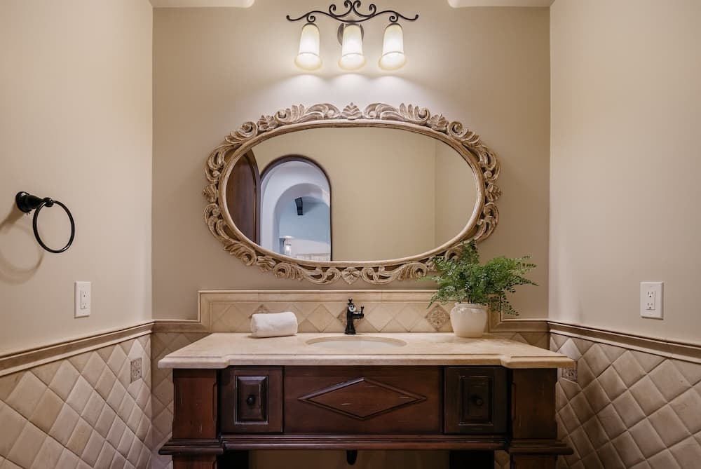 Poolside Paradise - Image 25