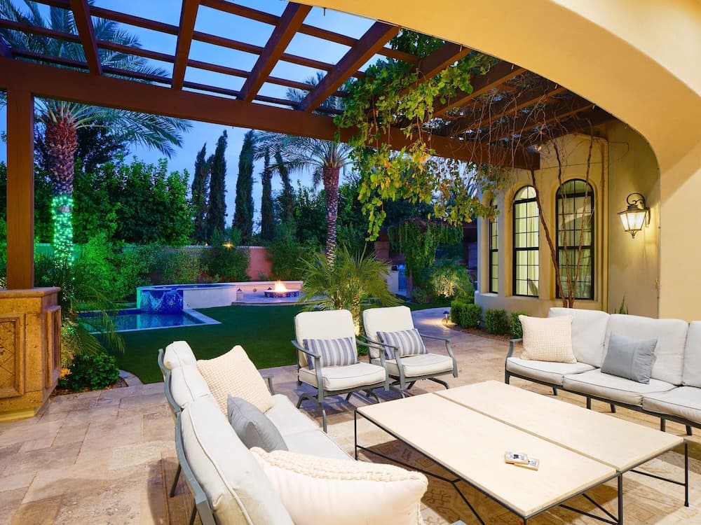 Poolside Paradise - Image 28