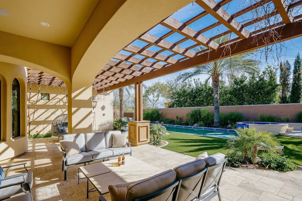 Poolside Paradise - Image 31