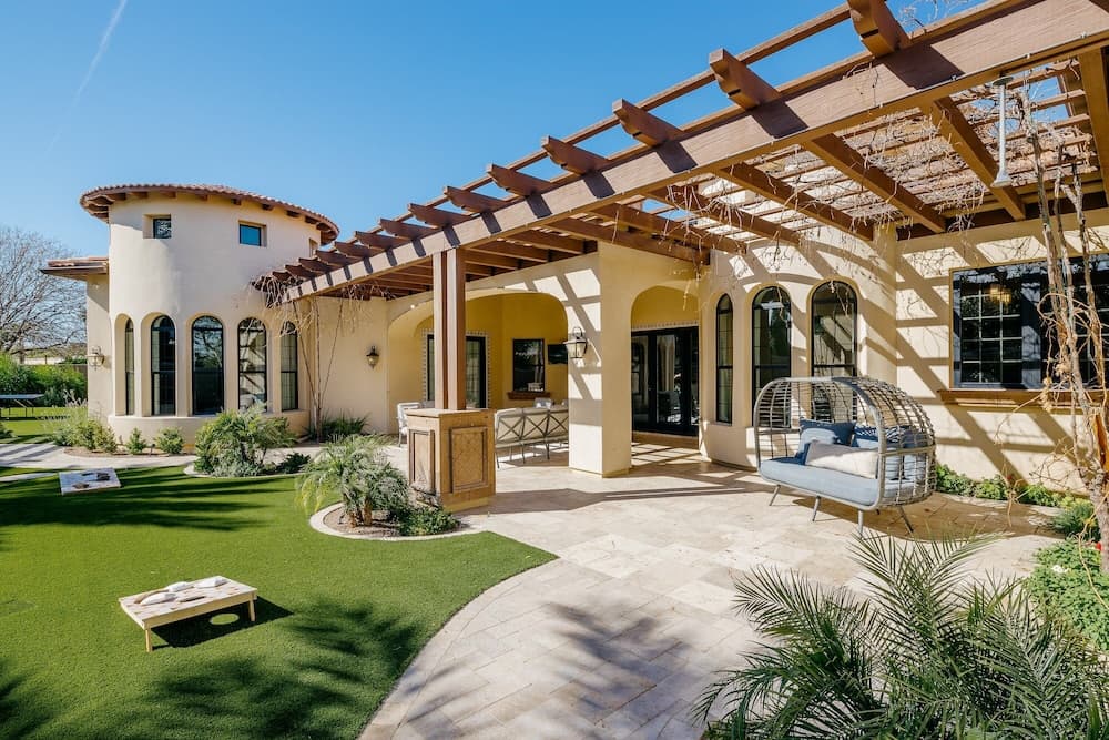 Poolside Paradise - Image 3