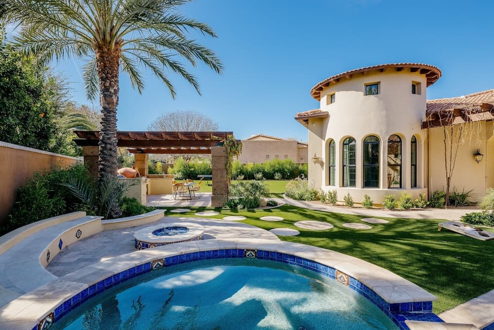 Poolside Paradise - Image 35