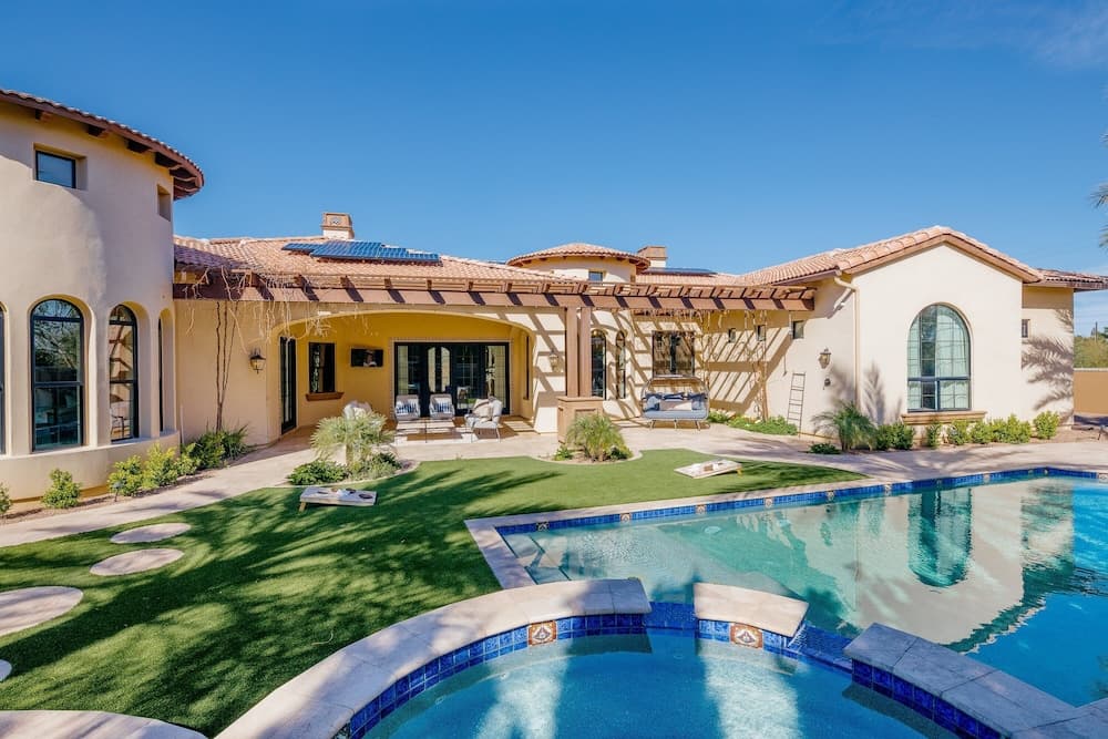 Poolside Paradise - Image 37