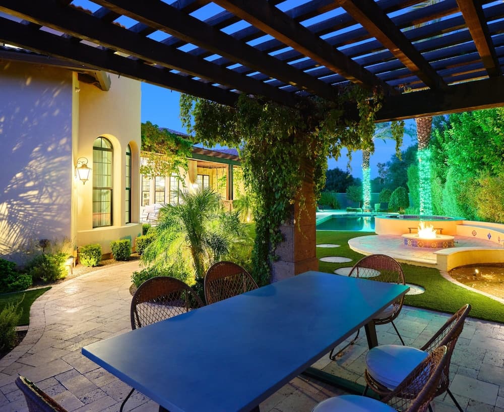 Poolside Paradise - Image 45