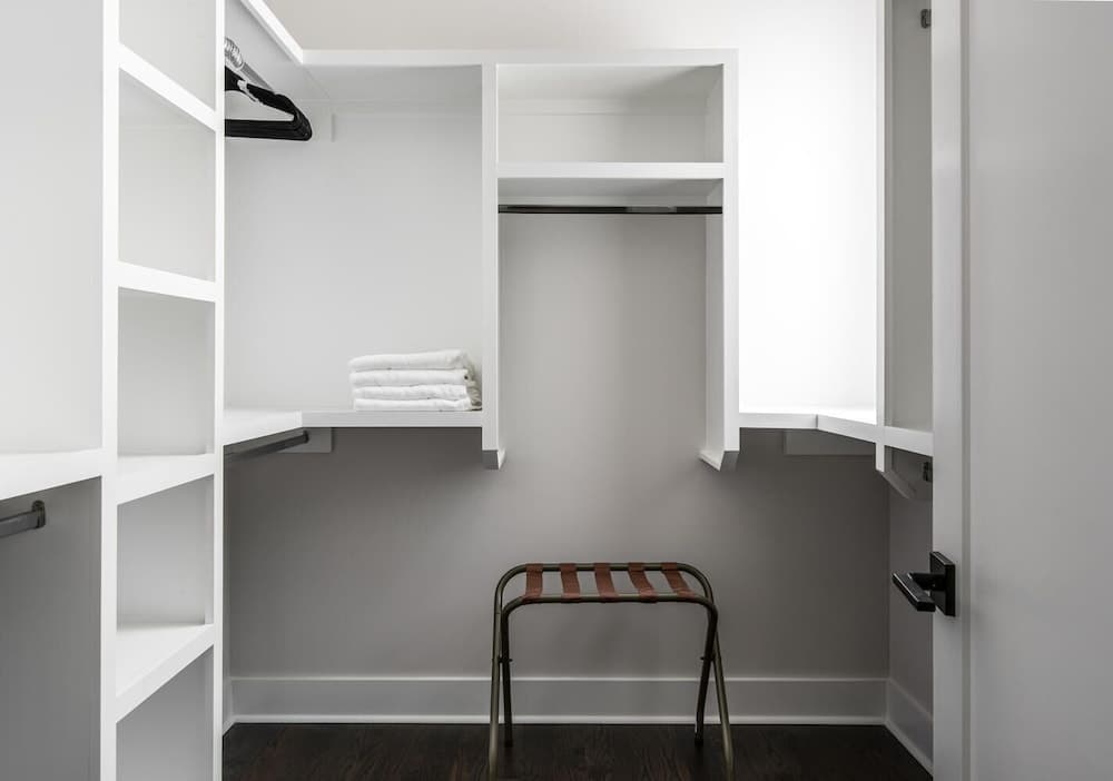 Luxe-tennessee Row - Image 17