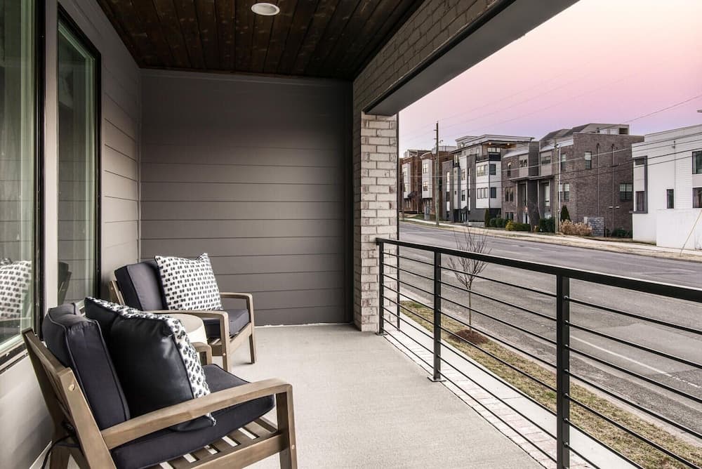 Luxe-tennessee Row - Image 22